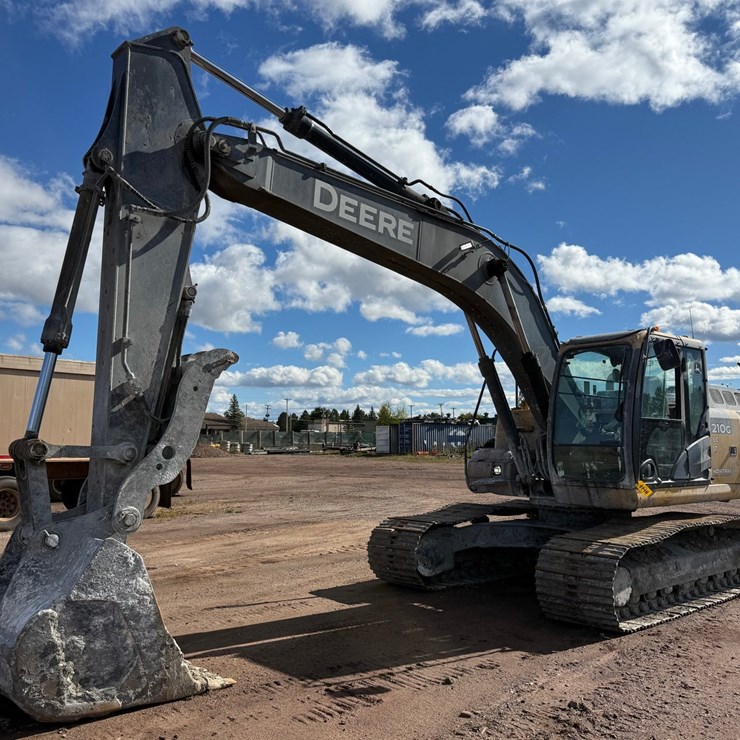 DEERE 210G LC