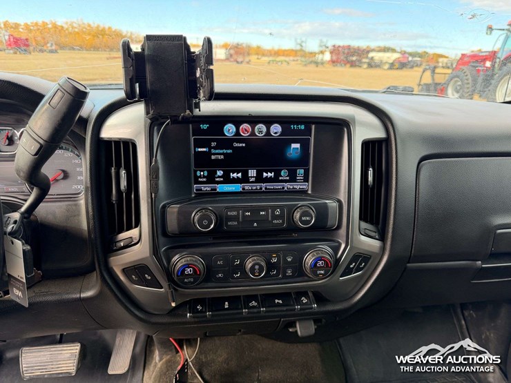 2017-chevrolet-silverado-2500hd-lt-image-10