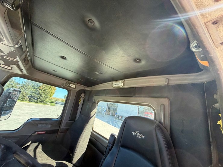 #1728-•-2012-kenworth-day-cab-truck-tractor-image-47