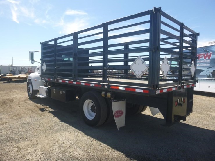 2023-peterbilt-337-image-4