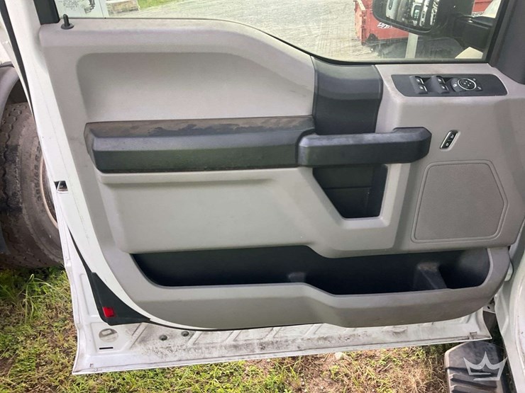 2019-ford-f550-image-11