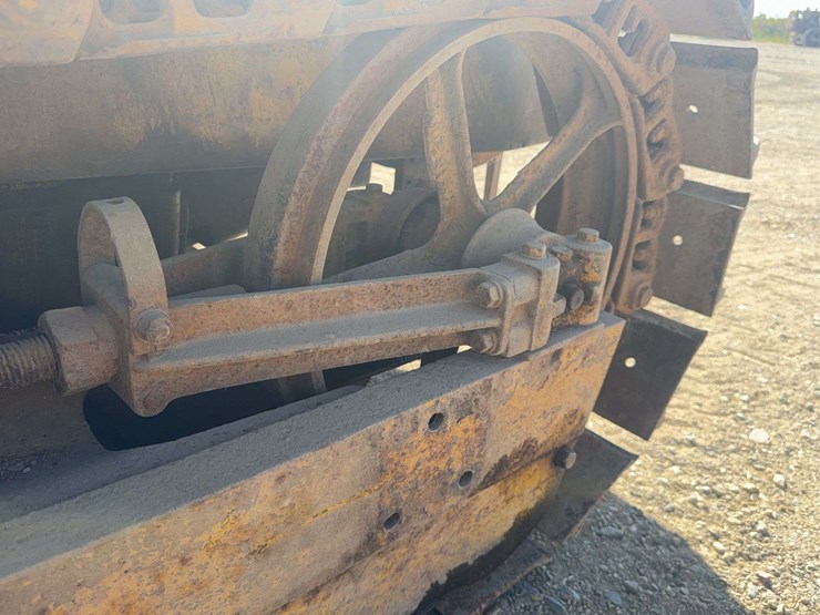 caterpillar-r2-image-18