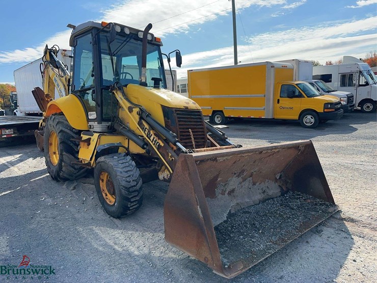 new-holland-b95b-image-3