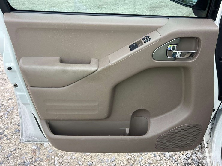 2016-nissan-frontier-image-11