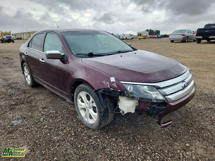 2012-ford-fusion-se-image-2