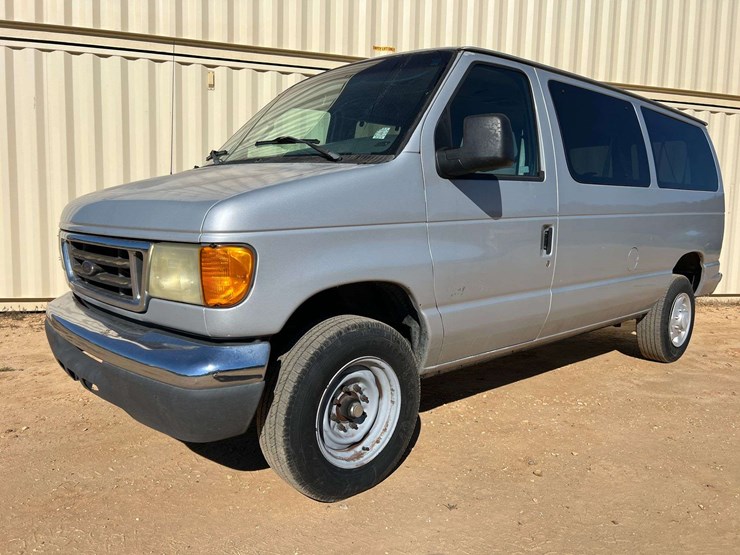 2006-ford-e350-image-1