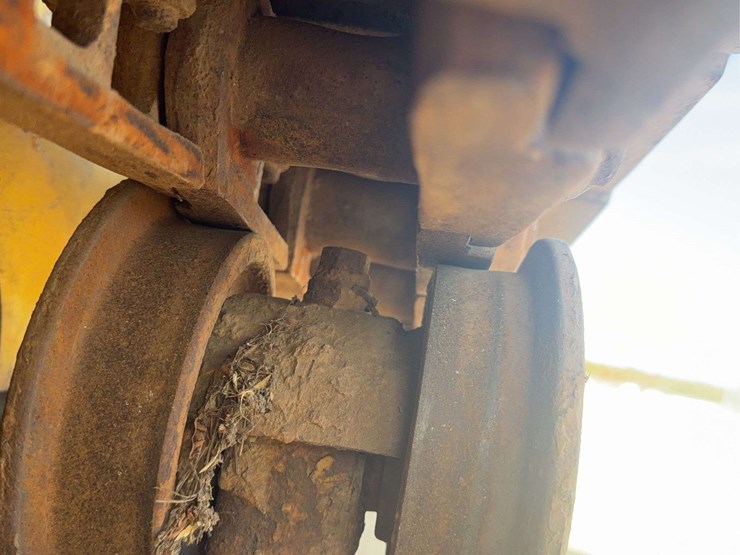 caterpillar-twenty-image-16