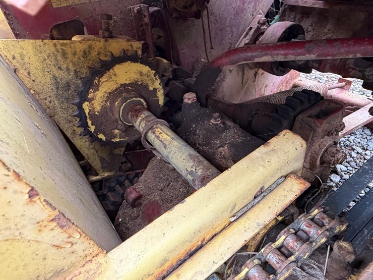 new-holland-717-image-11