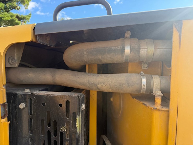 deere-672d-image-96