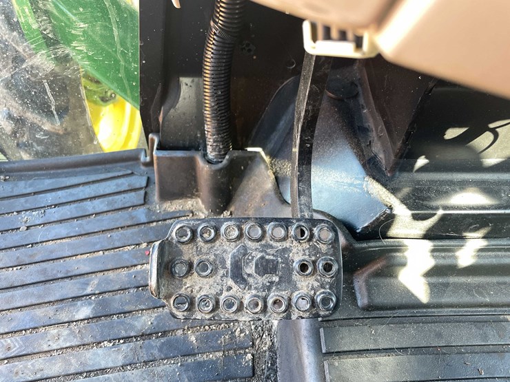 2024-john-deere-5075e-image-18