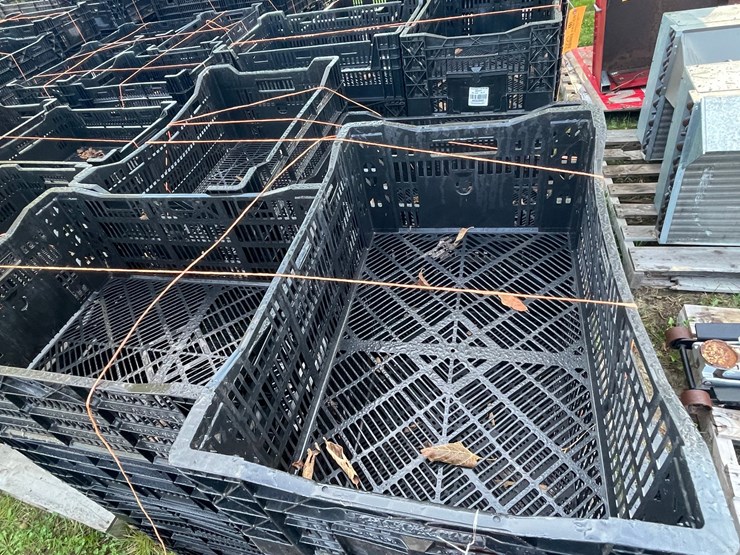 #3224-•-pallet-of-stackable-poly-crates-image-2