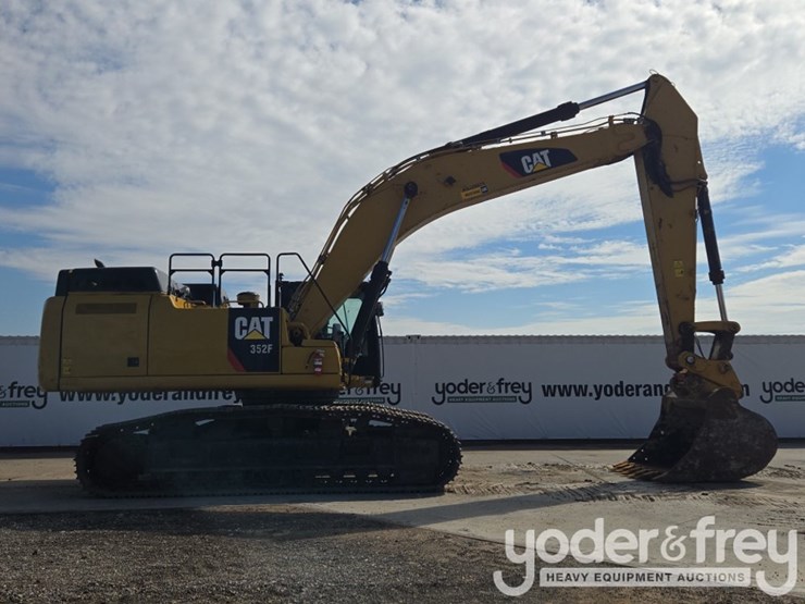 2019-caterpillar-352-image-6