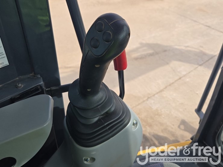 2020-deere-85g-image-65