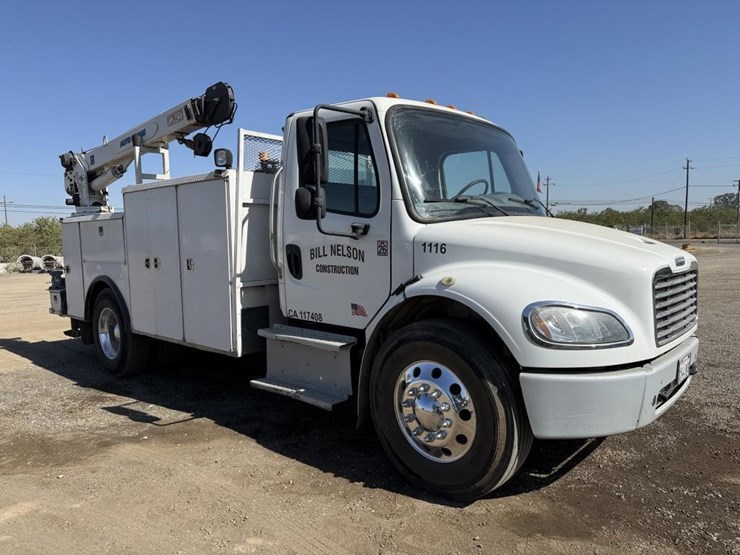 2016-freightliner-mechanics-truck-image-2
