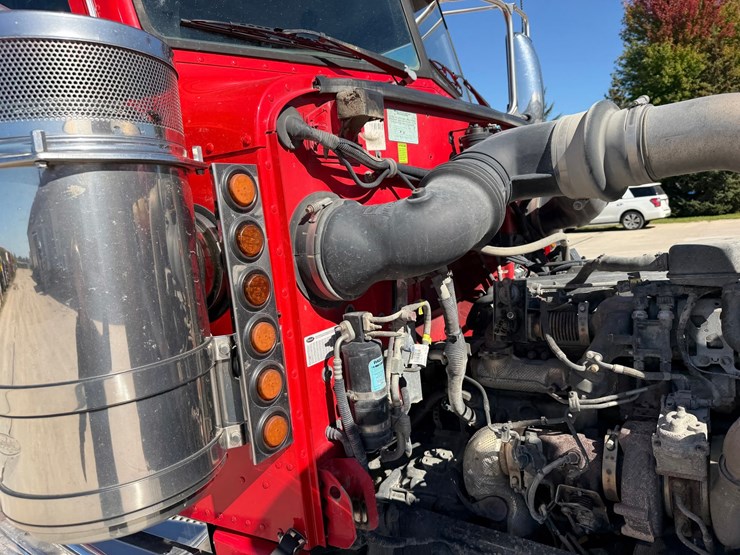 2020-peterbilt-389-image-64