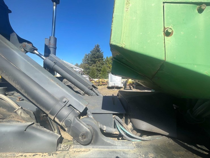 2000-john-deere-660-image-39