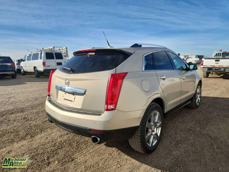 2010-cadillac-srx-image-4