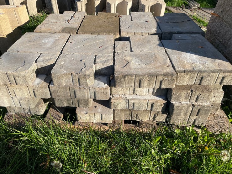 #3191-•-pallets-of-decorate-concrete-landscape-pavers-image-7