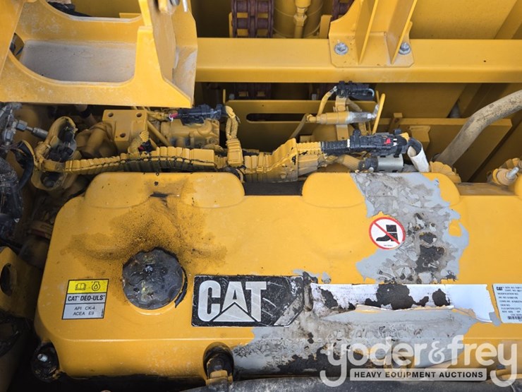 2018-caterpillar-352-image-63