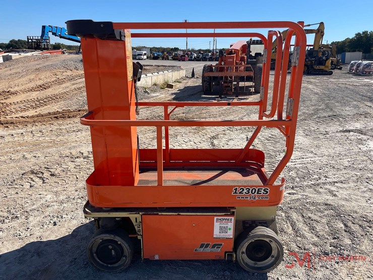 2015-jlg-1230es-image-6