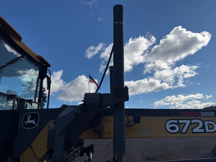 deere-672d-image-39