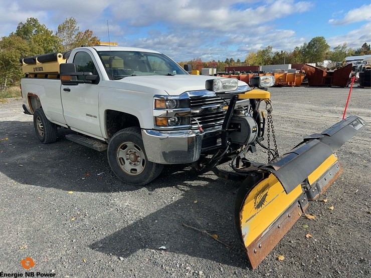 2016-chevrolet-silverado-2500hd-image-3