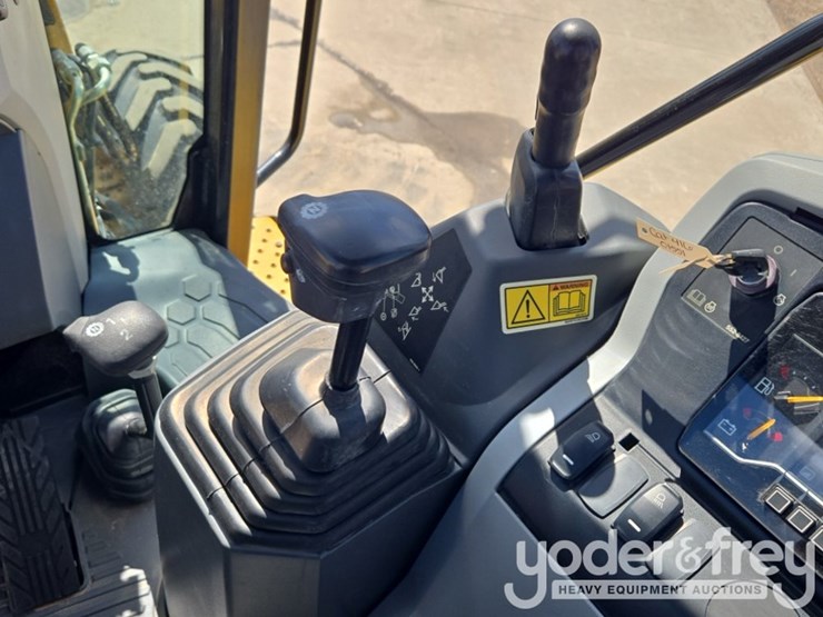 2023-caterpillar-416-image-63