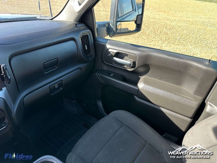 2023-gmc-2500hd-image-9
