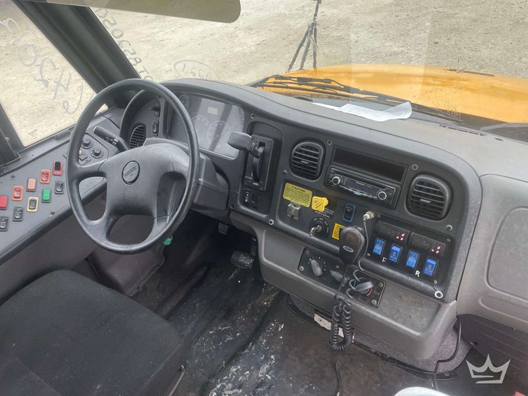 2015-freightliner-b2-image-13