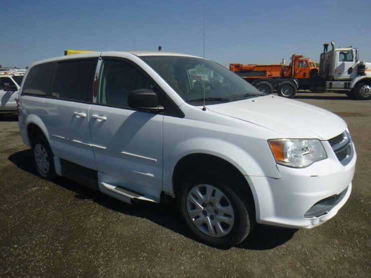 2015-dodge-grand-caravan-image-3