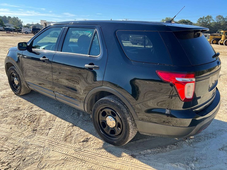 2015-ford-explorer-image-2
