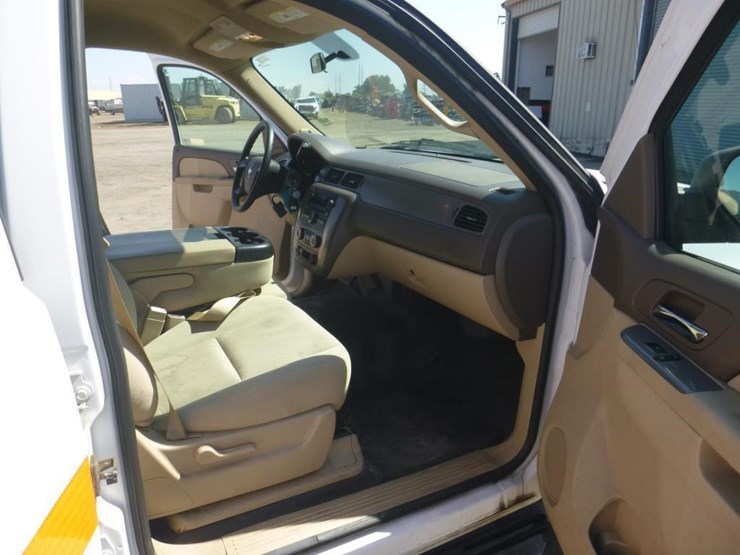 2014-chevrolet-suburban-image-7
