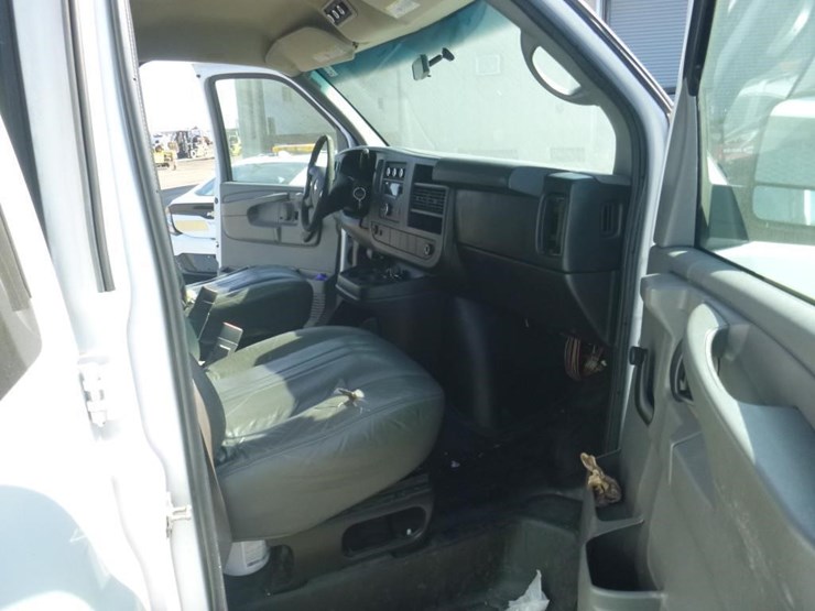 2013-chevrolet-express-3500-image-6