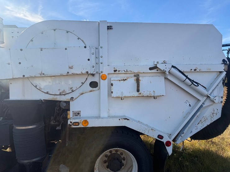 2002-freightliner-fc70-image-55