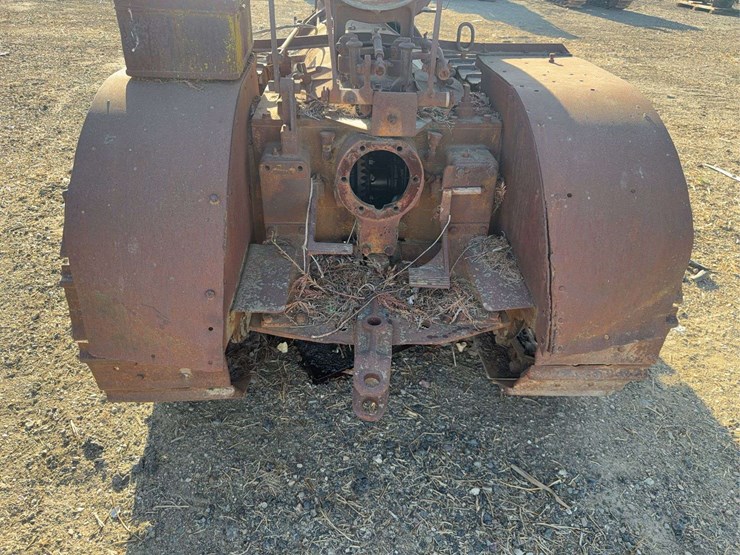 caterpillar-thirty-image-9