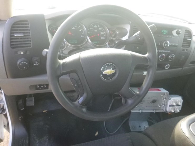 2011-chevrolet-3500-image-11