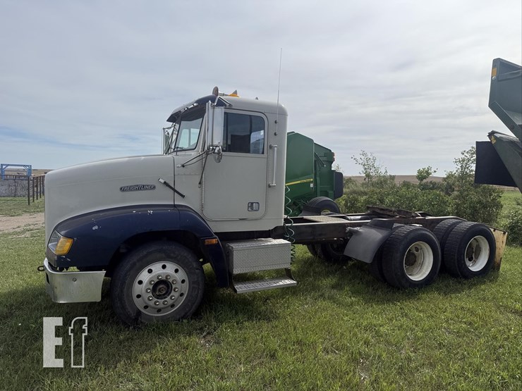 freightliner-truck-image-2