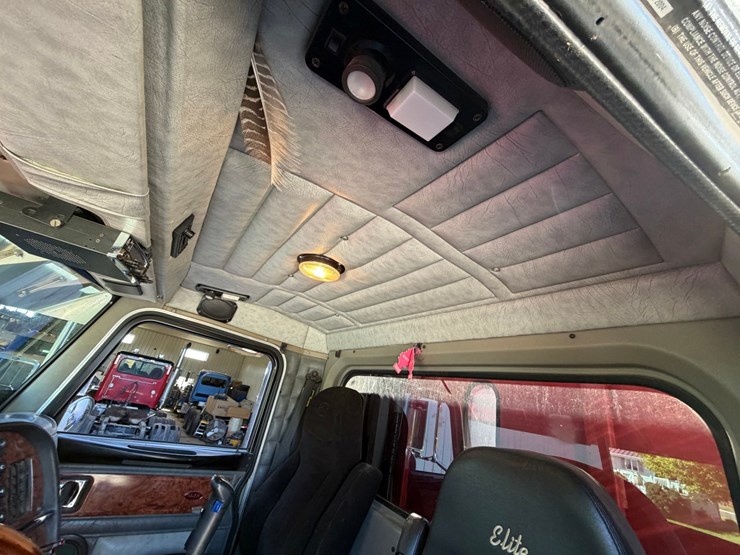 2005-peterbilt-378-image-51