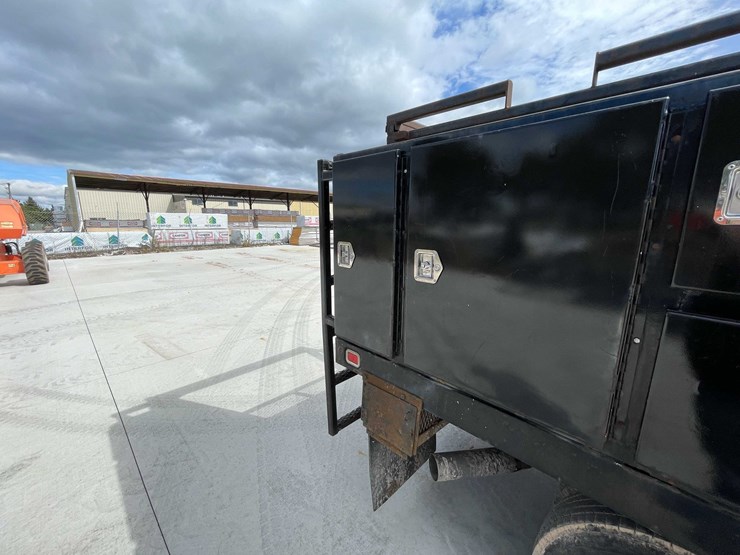 2018-chevrolet-3500-image-38