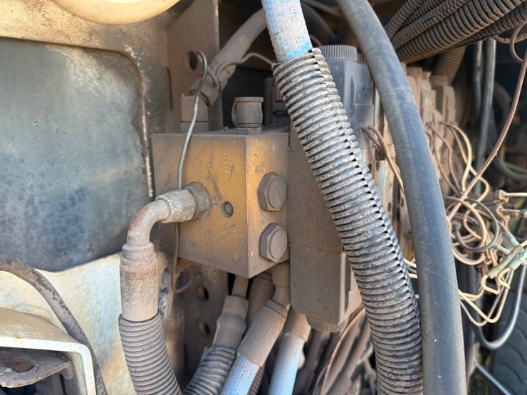 2002-freightliner-fc70-image-25