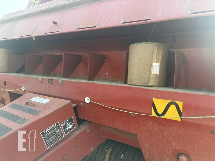new-holland-660-image-15