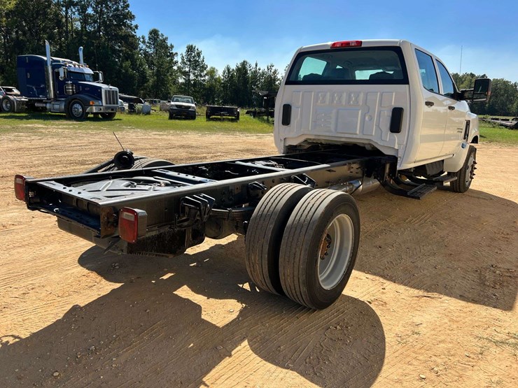 2019-chevrolet-silverado-5500hd-image-3