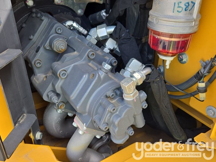 2020-deere-85g-image-46