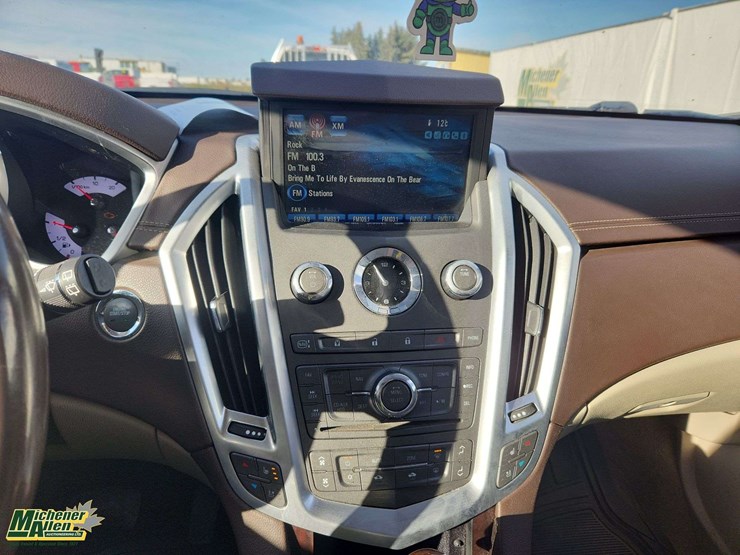 2010-cadillac-srx-image-10