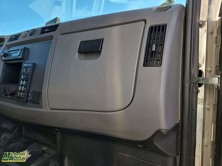 2014-peterbilt-325-image-21