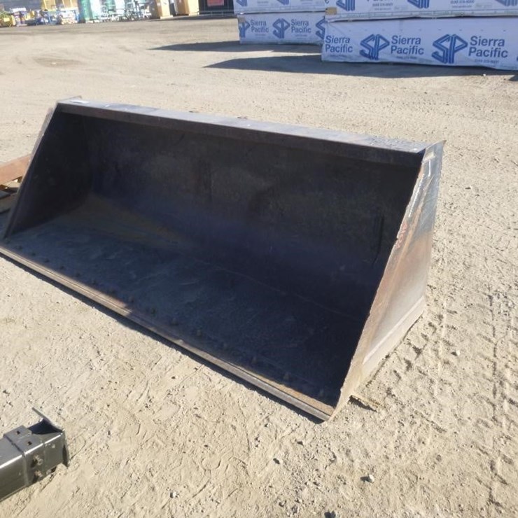 Arrow 96" Reach Lift Bucket
