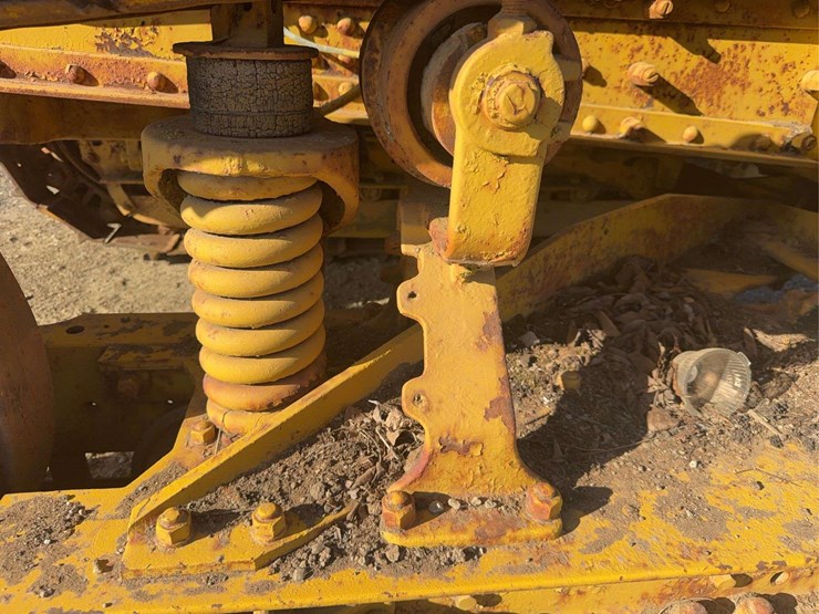 caterpillar-60-image-11