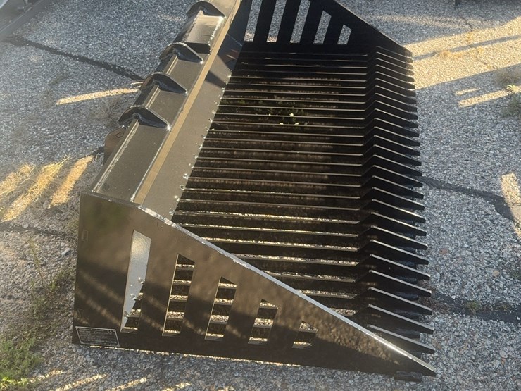 future-skid-steer-rock-bucket-image-2
