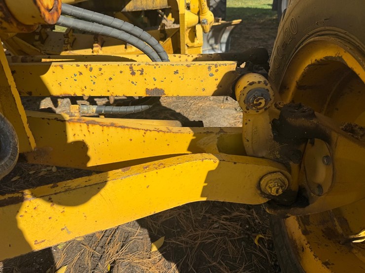 #3534-•-komatsu-gd305a-motor-grader-image-9