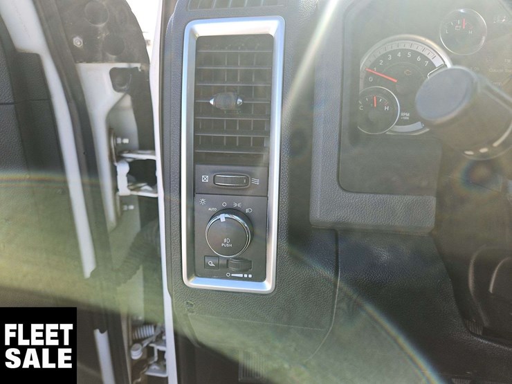 2015-dodge-2500-image-21